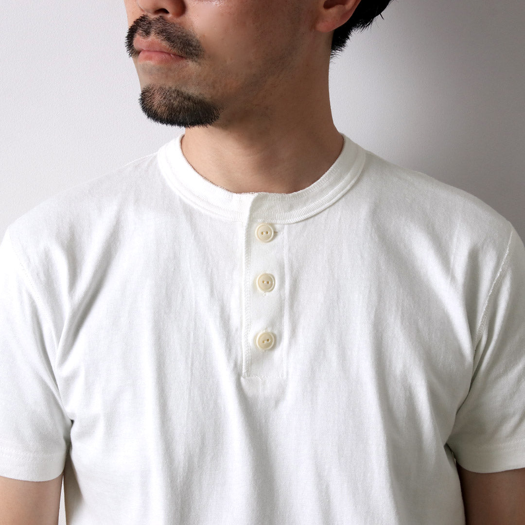 BARNS / COZUN Camiseta de manga corta con cuello Henry de punto