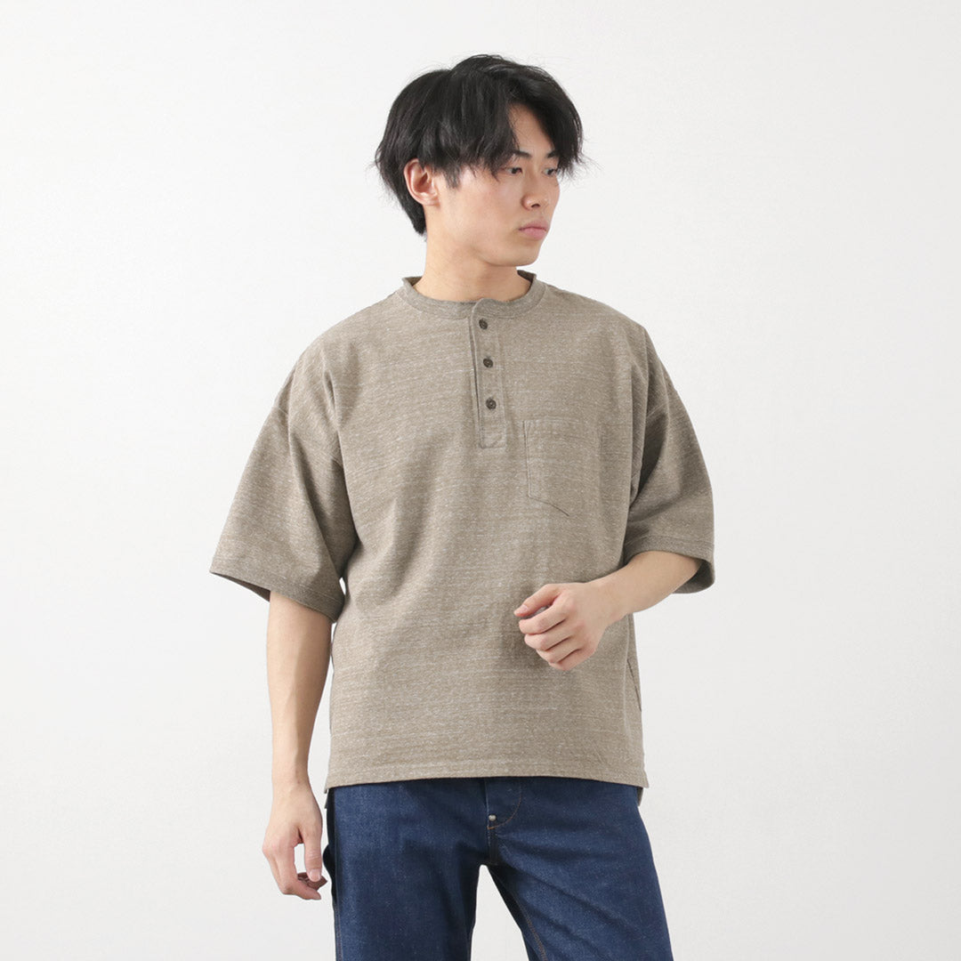 REMI RELIEF / 混色平纹针织短袖亨利领口袋 T 恤
