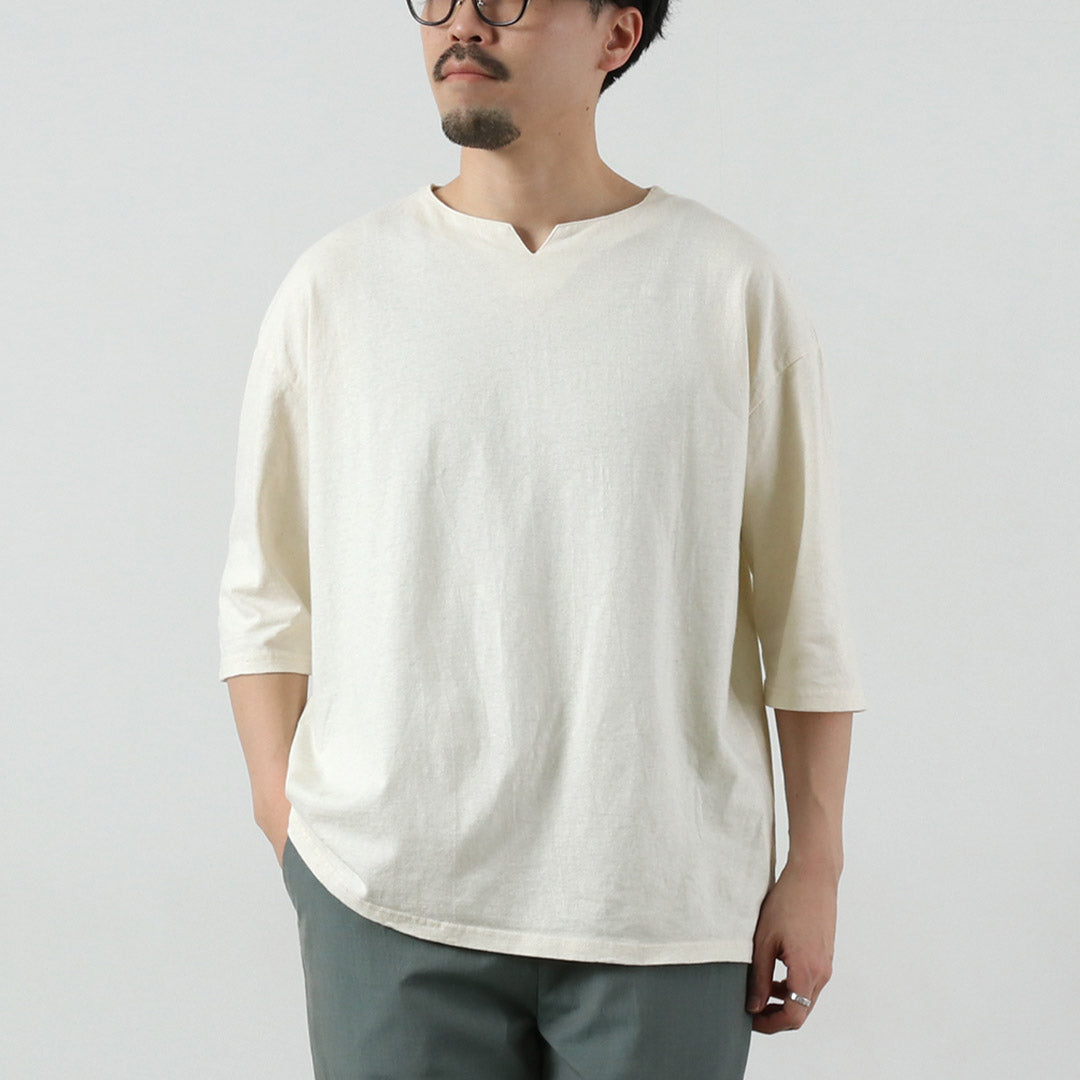 KEMA DESIGNS / Camiseta de lino y algodón con cuello en forma de llave