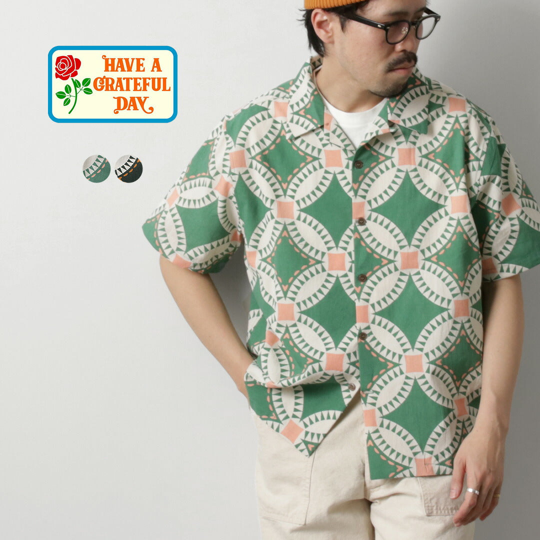 TENGA UN DÍA AGRADECIDO / Camisa de manga corta con cuello abierto y estampado de edredón vintage