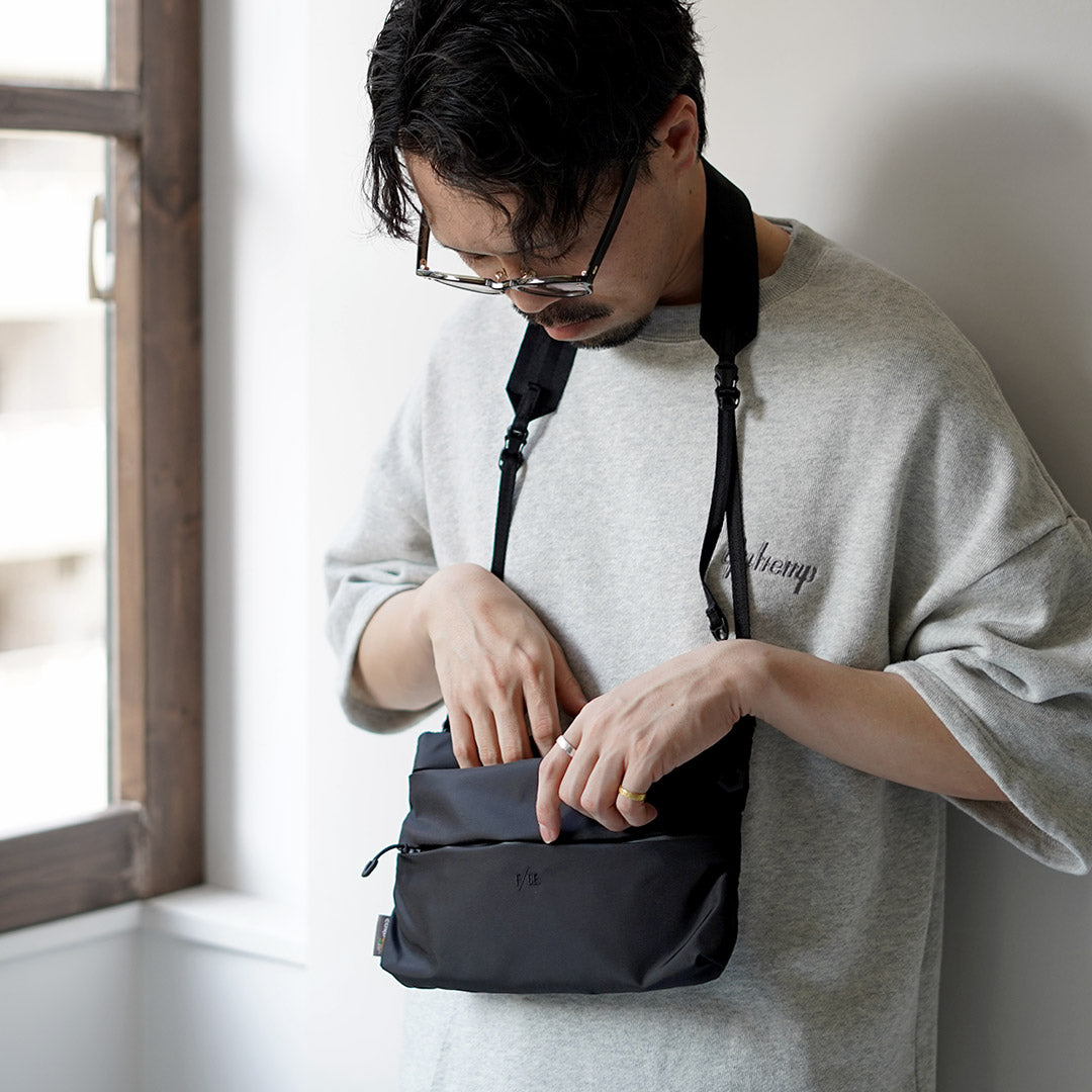 F/CE。 / 再生 Cordura 尼龙 Sacoche