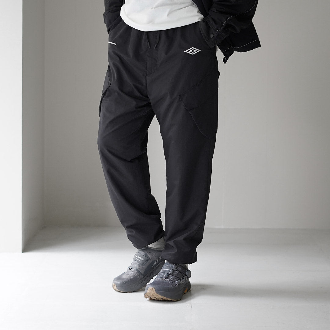 白色 MOUNTAINEERING / UMBRO 合作休閒工裝褲