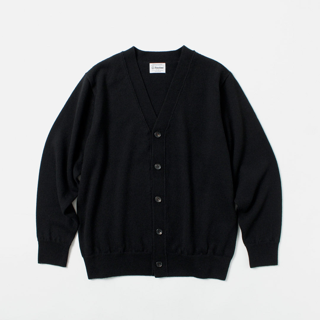 YONETOMI NEW BASIC / Cardigan en tricot teint en pièce en cachemire rigide