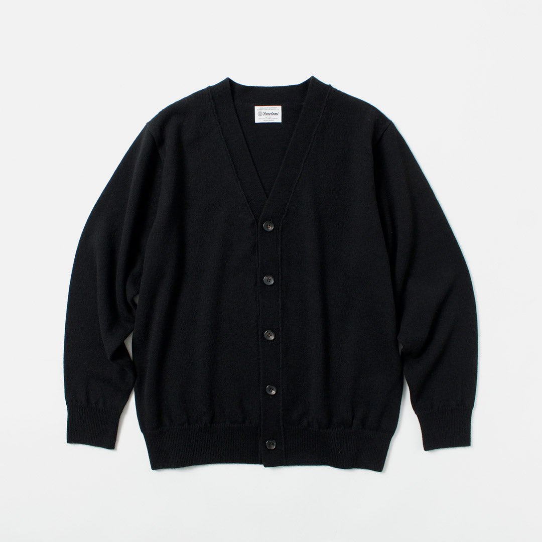 YONETOMI NEW BASIC / Cardigan en tricot teint en pièce en cachemire rigide