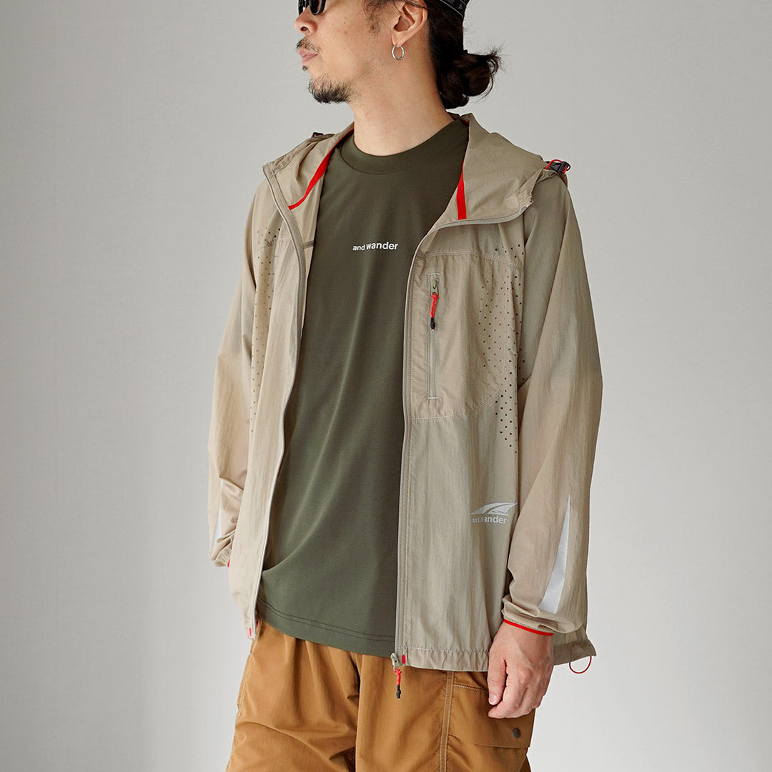 AND WANDER/ALTRA × and walk 透气防风夹克