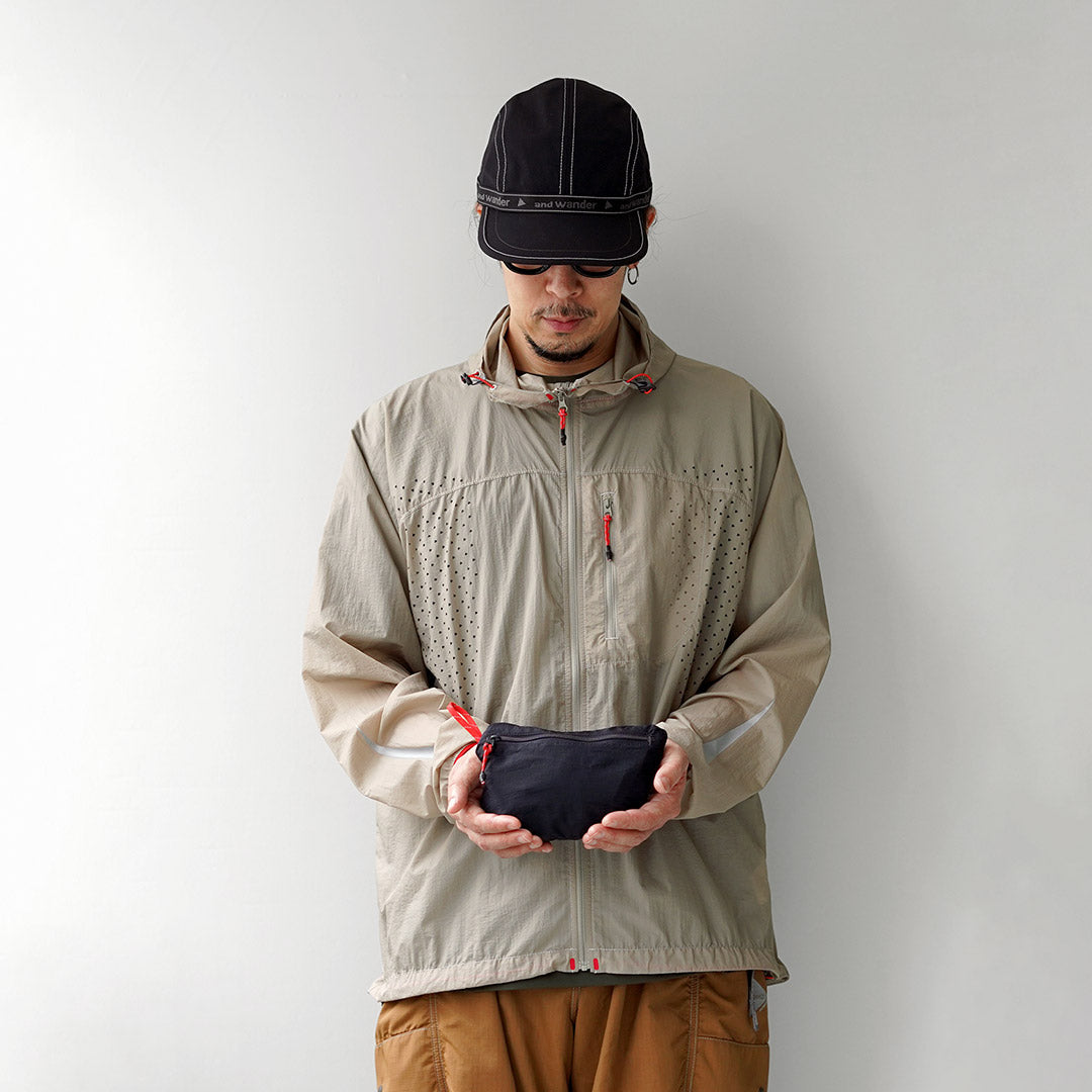 AND WANDER/ALTRA × and walk 透气防风夹克