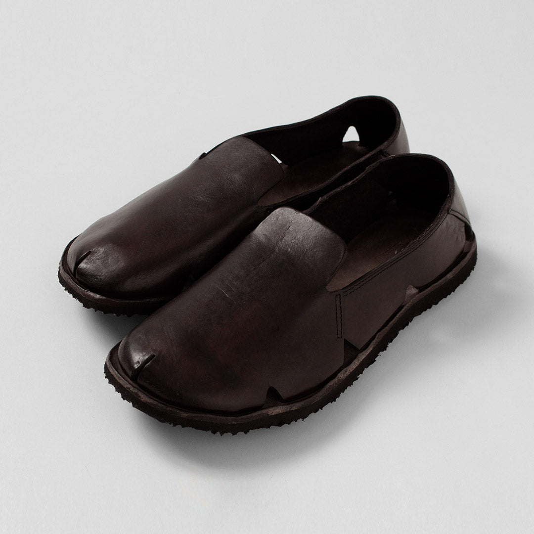 BRADOR / Sandalias de piel sin cordones con aberturas