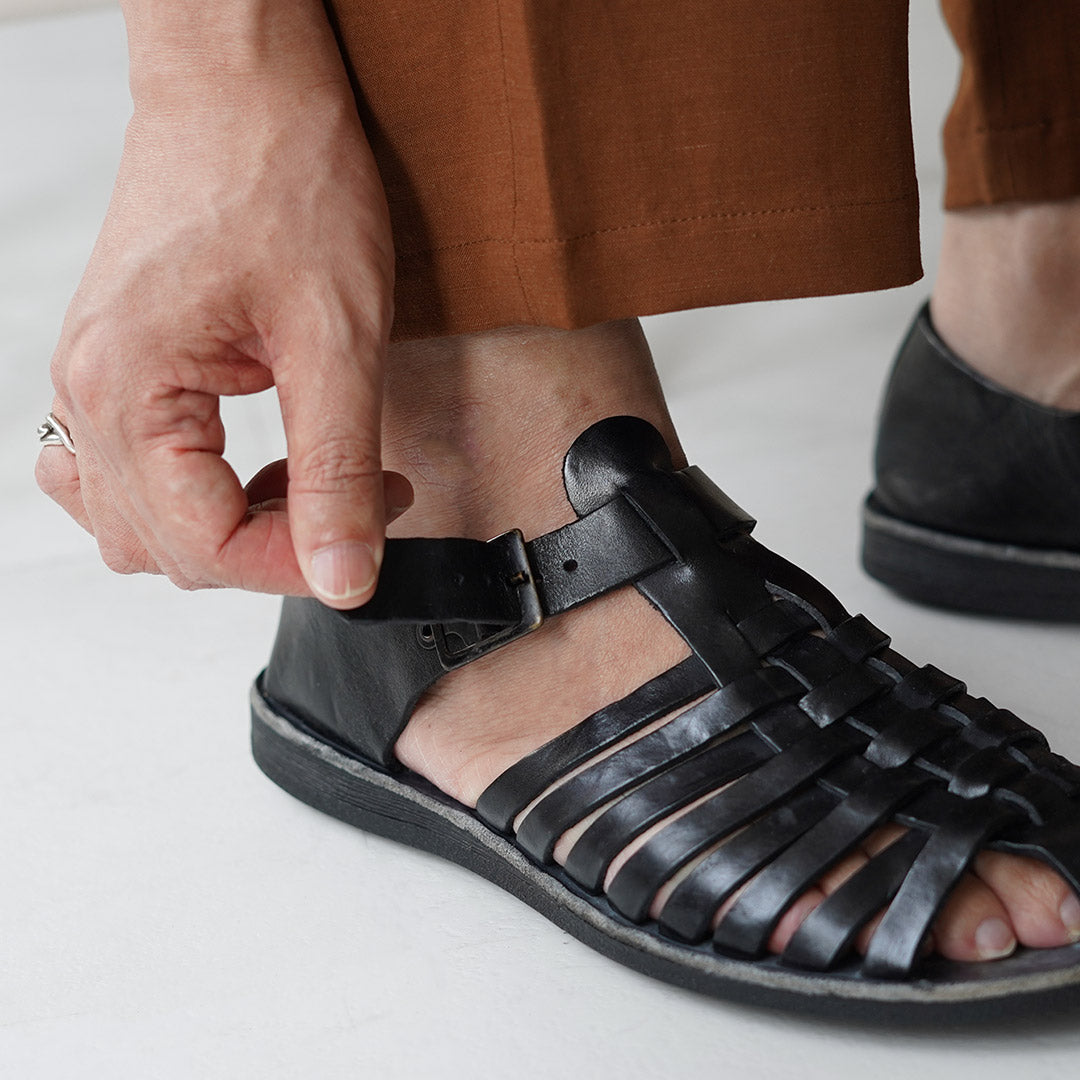BRADOR / Sandales en cuir Gurkha