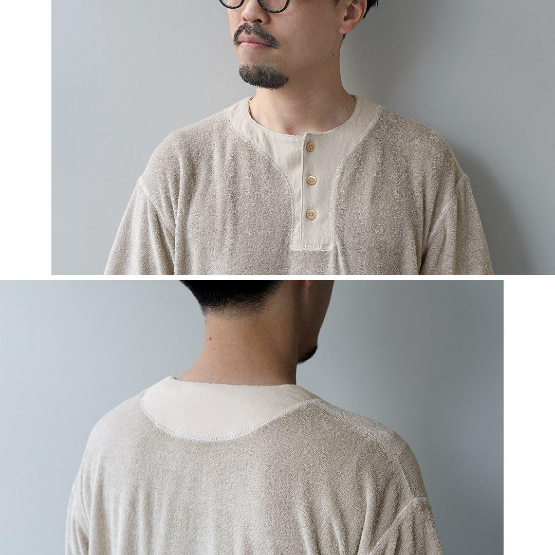 KEMA DESIGNS / Camiseta con cuello henley compensado de lino