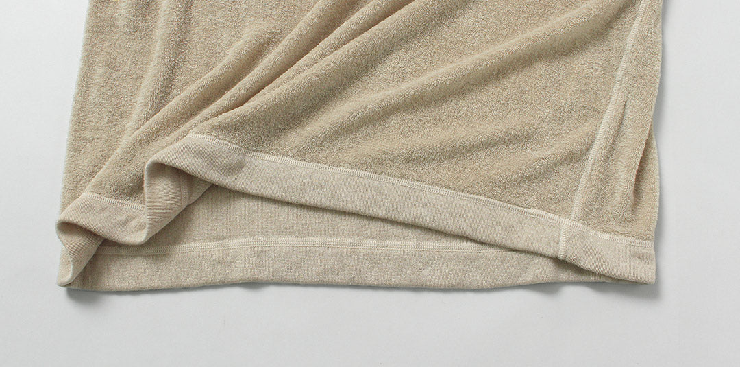 KEMA DESIGNS / Camiseta con cuello henley compensado de lino