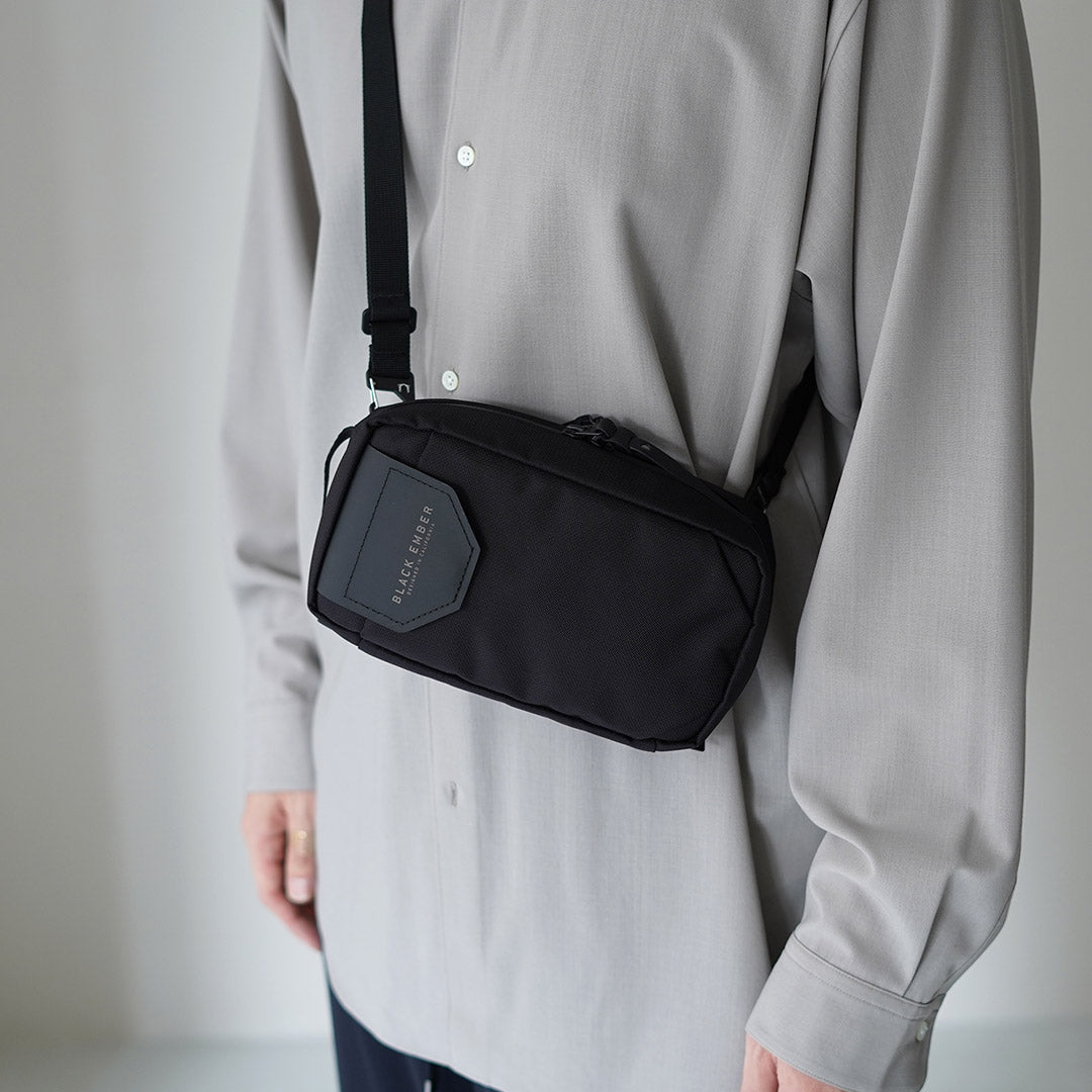 BLACK EMBER / Tech Kit Slingback Body Bag Bolso de hombro