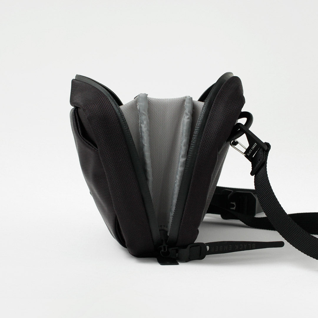 BLACK EMBER / Tech Kit Slingback Body Bag Bolso de hombro