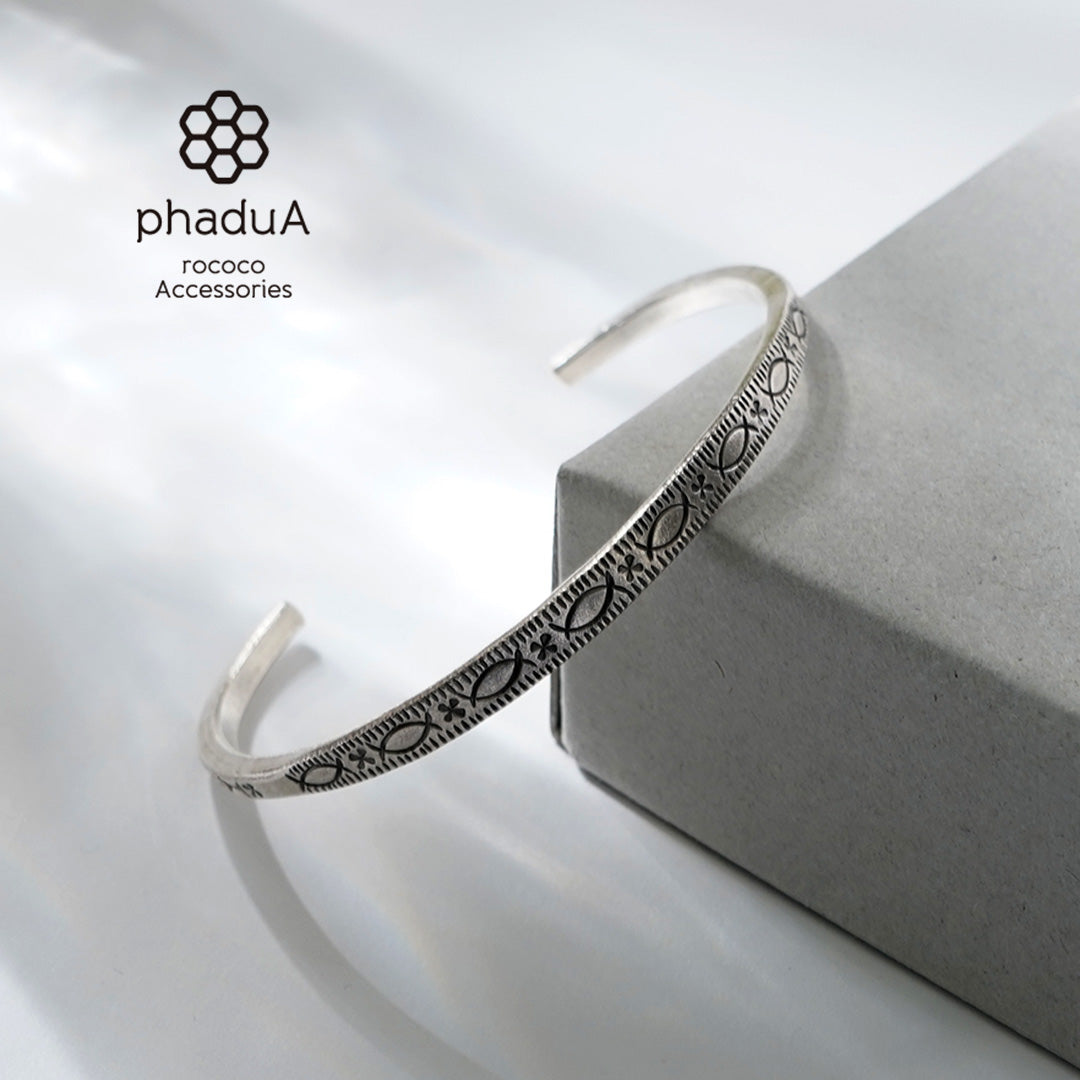 phaduA / Brazalete de medio círculo de plata Karen