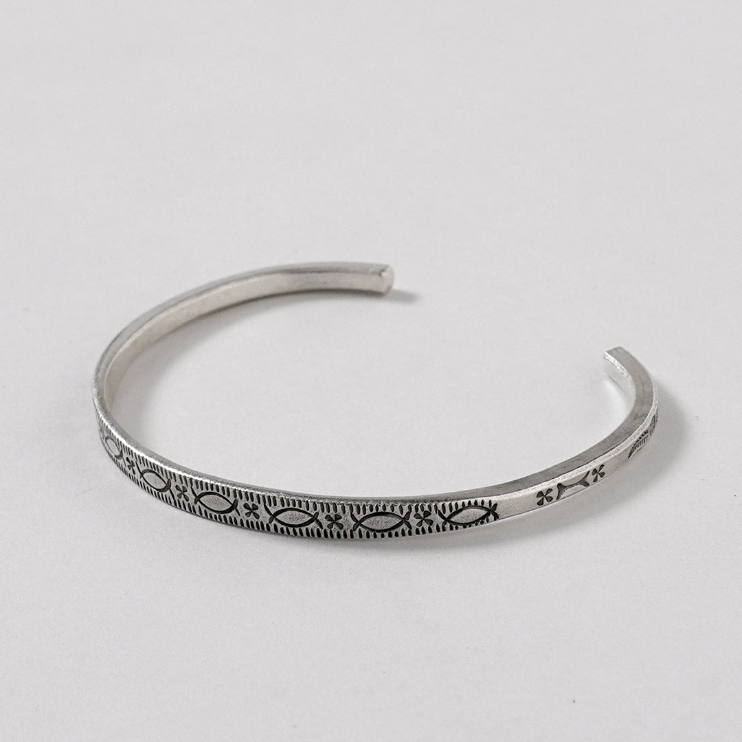 phaduA / Brazalete de medio círculo de plata Karen