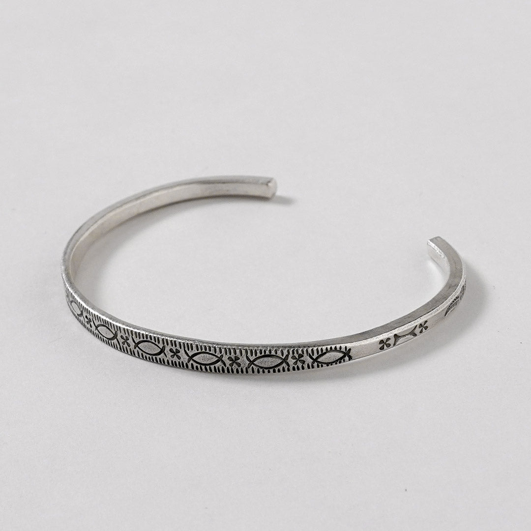 phaduA / Brazalete de medio círculo de plata Karen
