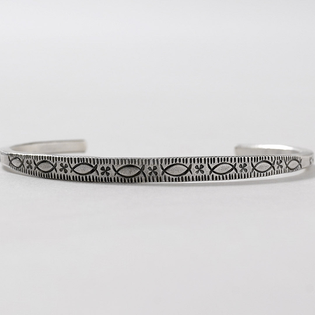 phaduA / Brazalete de medio círculo de plata Karen