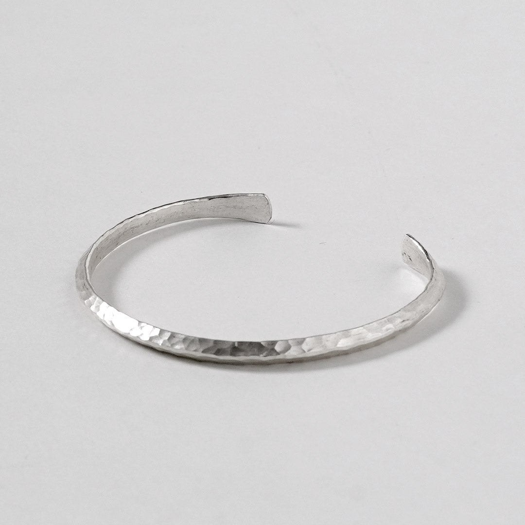 phaduA / Karen Silver Hammered Center Accent Bangle
