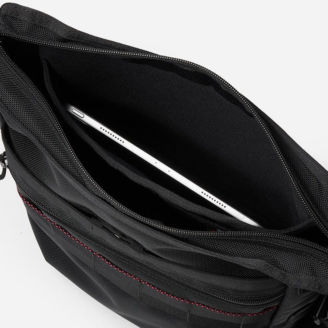 BRIEFING / DAY TRIPPER L Shoulder Bag