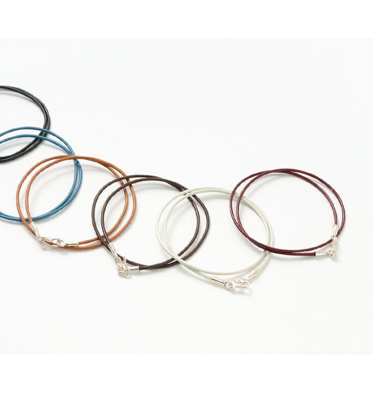 Karen Silver의 Phadua / Leather Choker 목걸이.