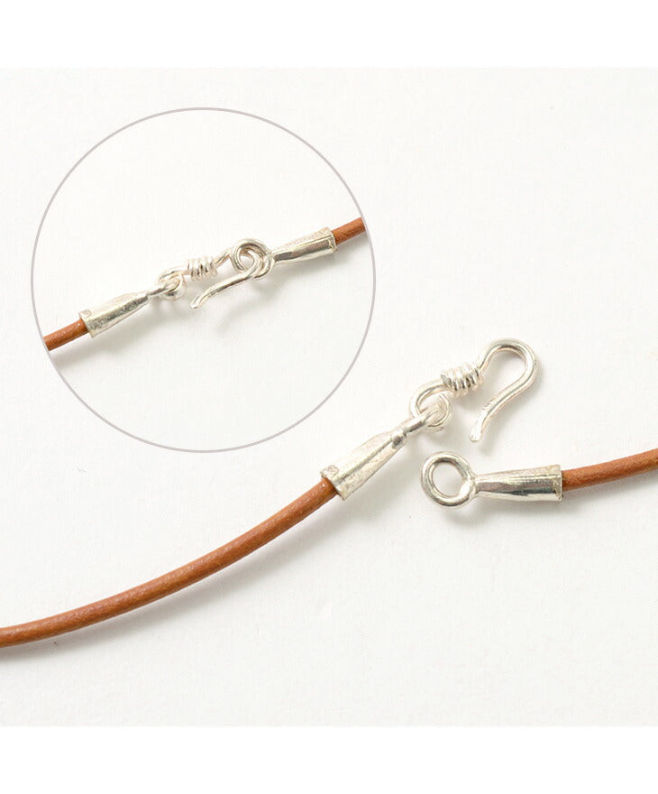 Karen Silver의 Phadua / Leather Choker 목걸이.