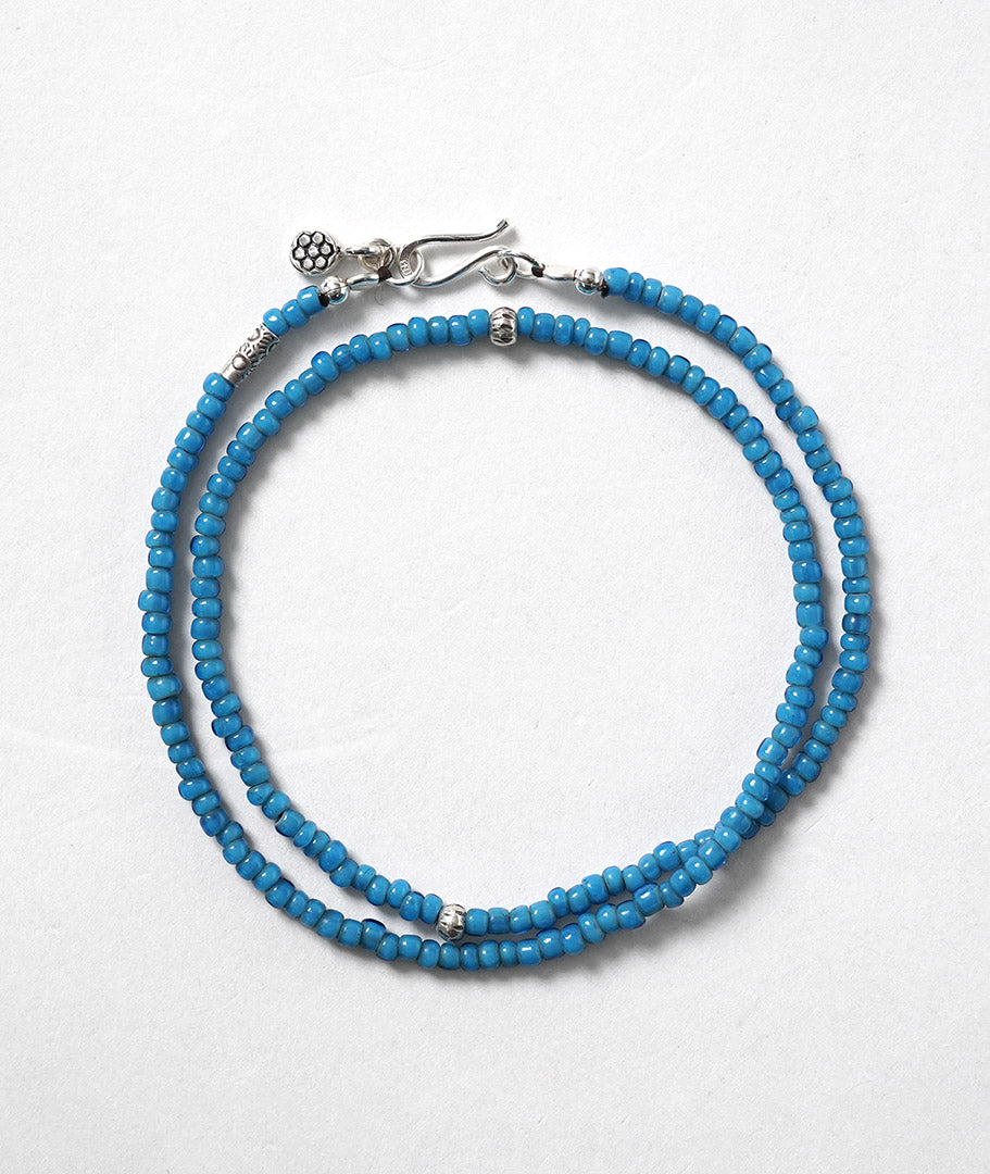 phaduA / Collar antiguo con cuentas de corazón blanco