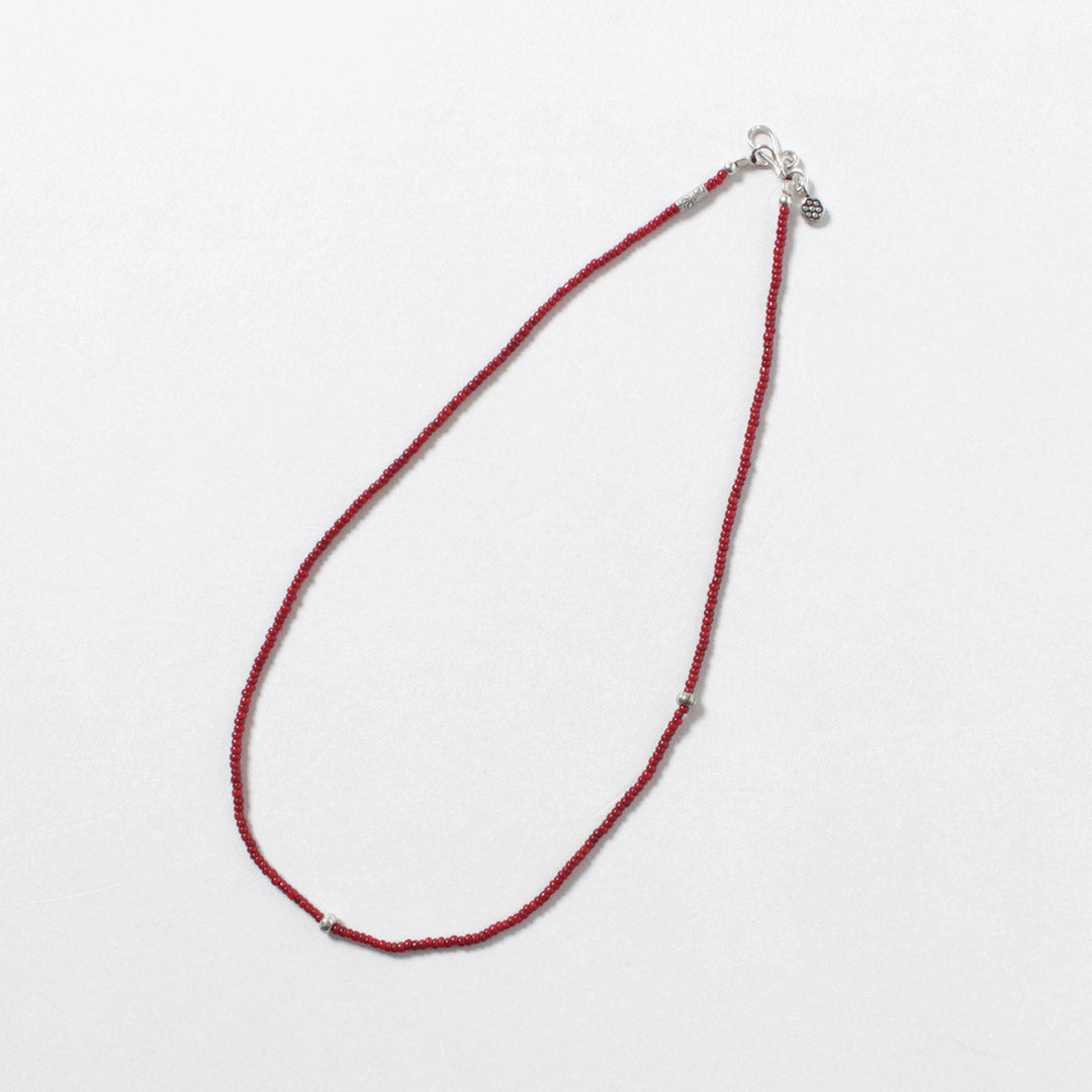 phaduA / Collar antiguo con cuentas de corazón blanco