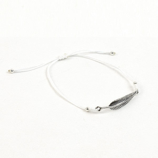 Chalisa T .. / Bracelet à cordon noué en plume argenté