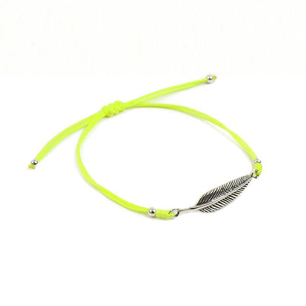Chalisa T .. / Bracelet à cordon noué en plume argenté