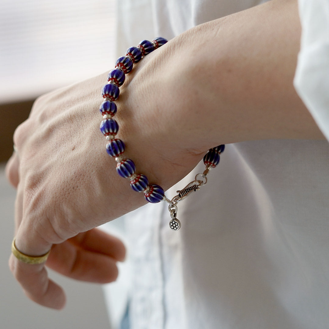 phaduA / Pulsera de cuentas de vidrio Chevron