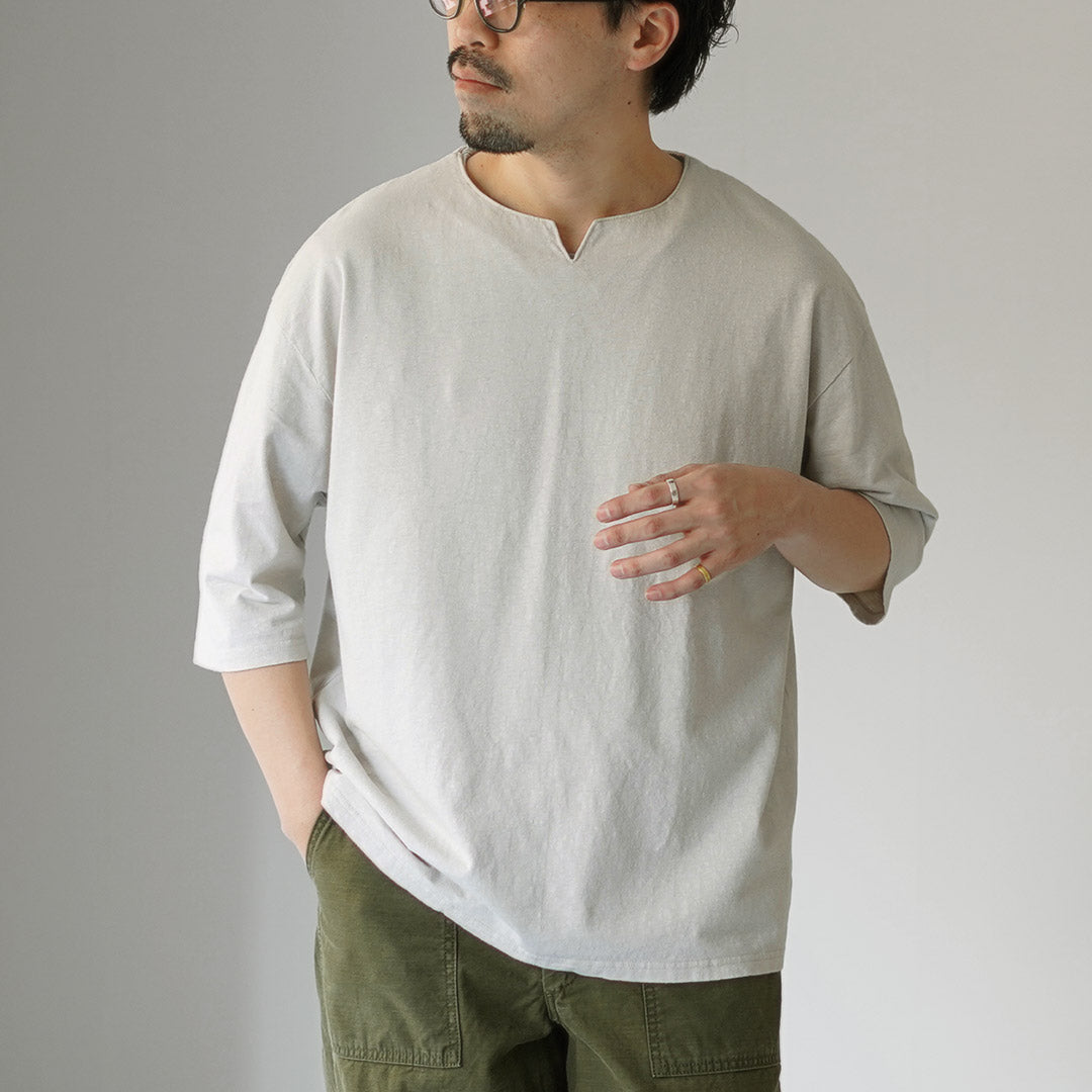 KEMA DESIGNS / Camiseta de lino y algodón con cuello en forma de llave