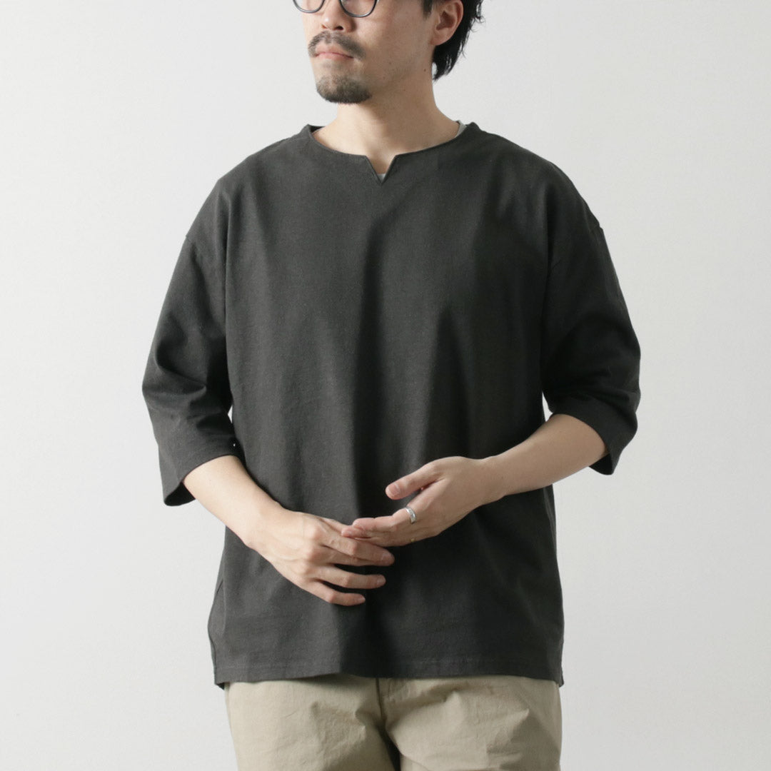 KEMA DESIGNS / Camiseta de lino y algodón con cuello en forma de llave