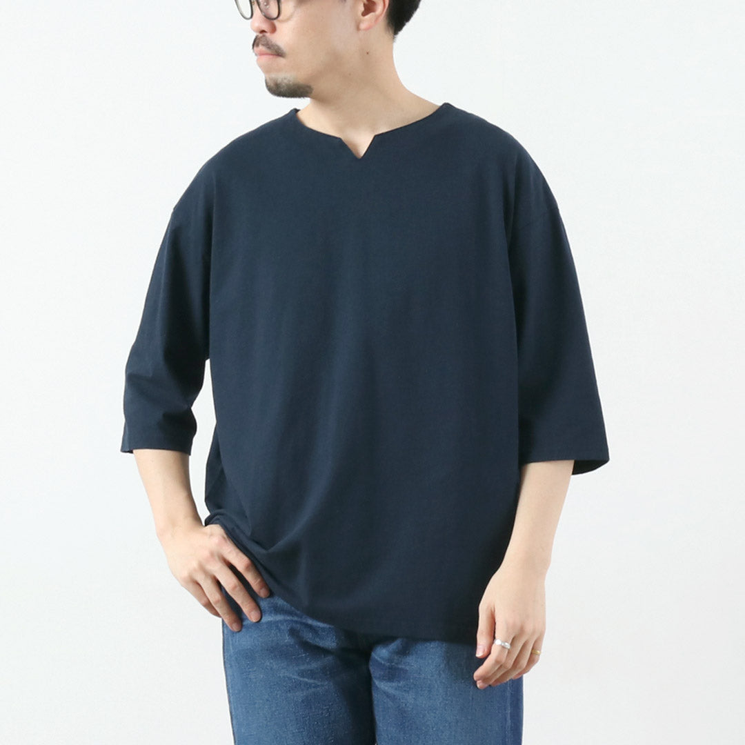 KEMA DESIGNS / Camiseta de lino y algodón con cuello en forma de llave