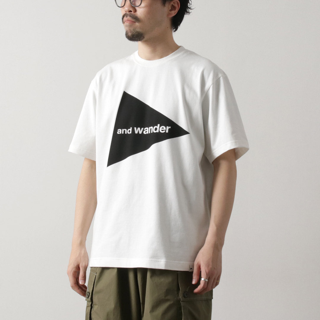 AND WANDER / T-shirt à manches courtes avec grand logo