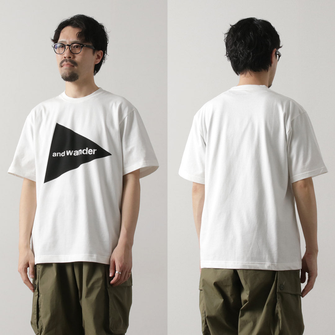AND WANDER / T-shirt à manches courtes avec grand logo