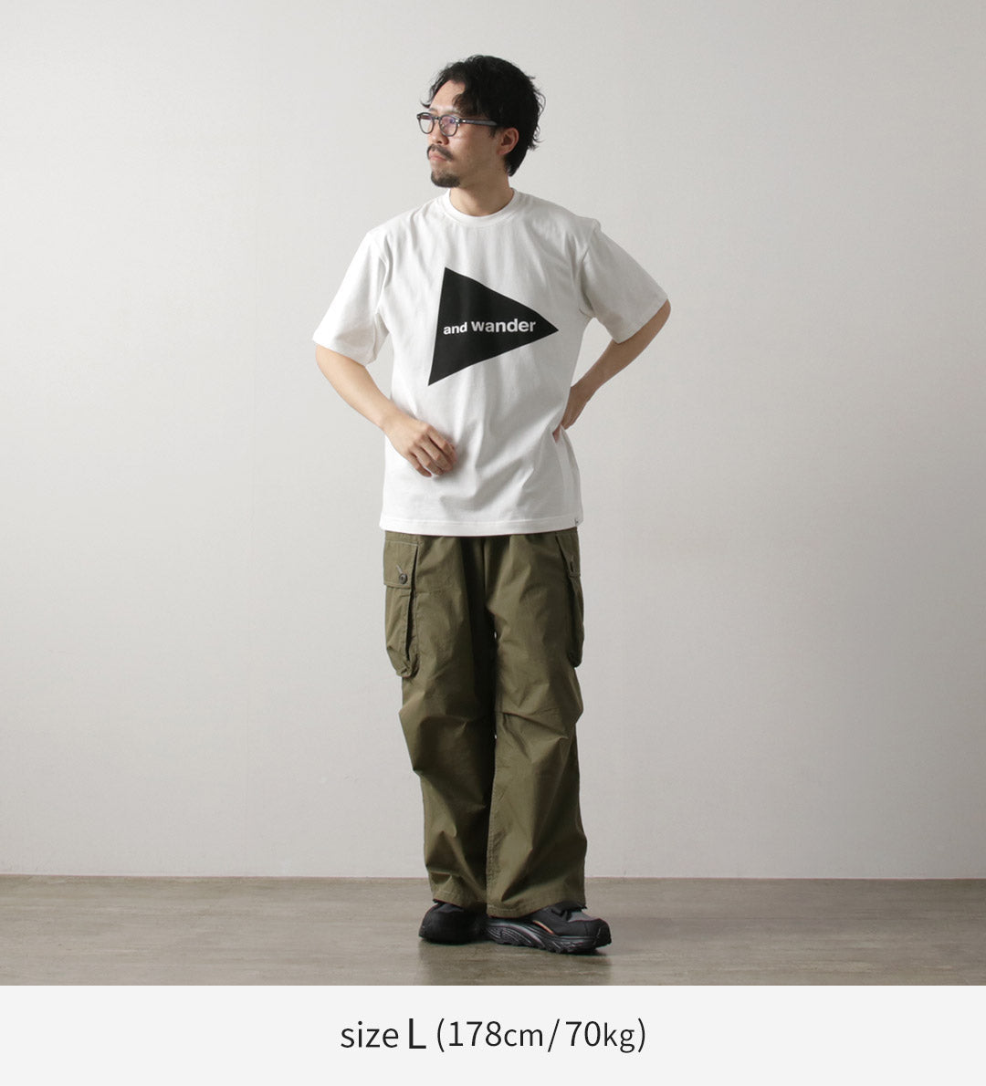 AND WANDER / T-shirt à manches courtes avec grand logo