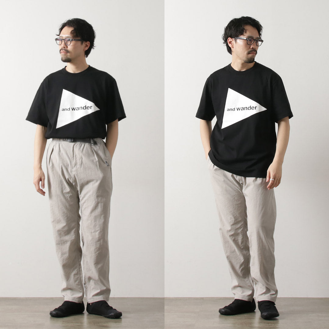 AND WANDER / T-shirt à manches courtes avec grand logo