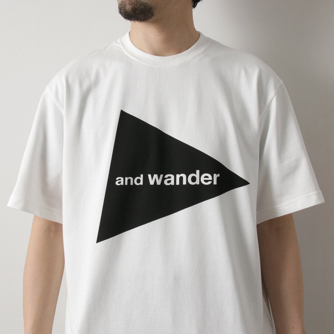 AND WANDER / T-shirt à manches courtes avec grand logo