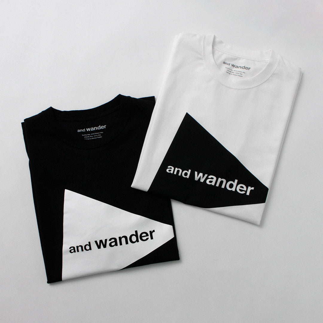 AND WANDER / T-shirt à manches courtes avec grand logo