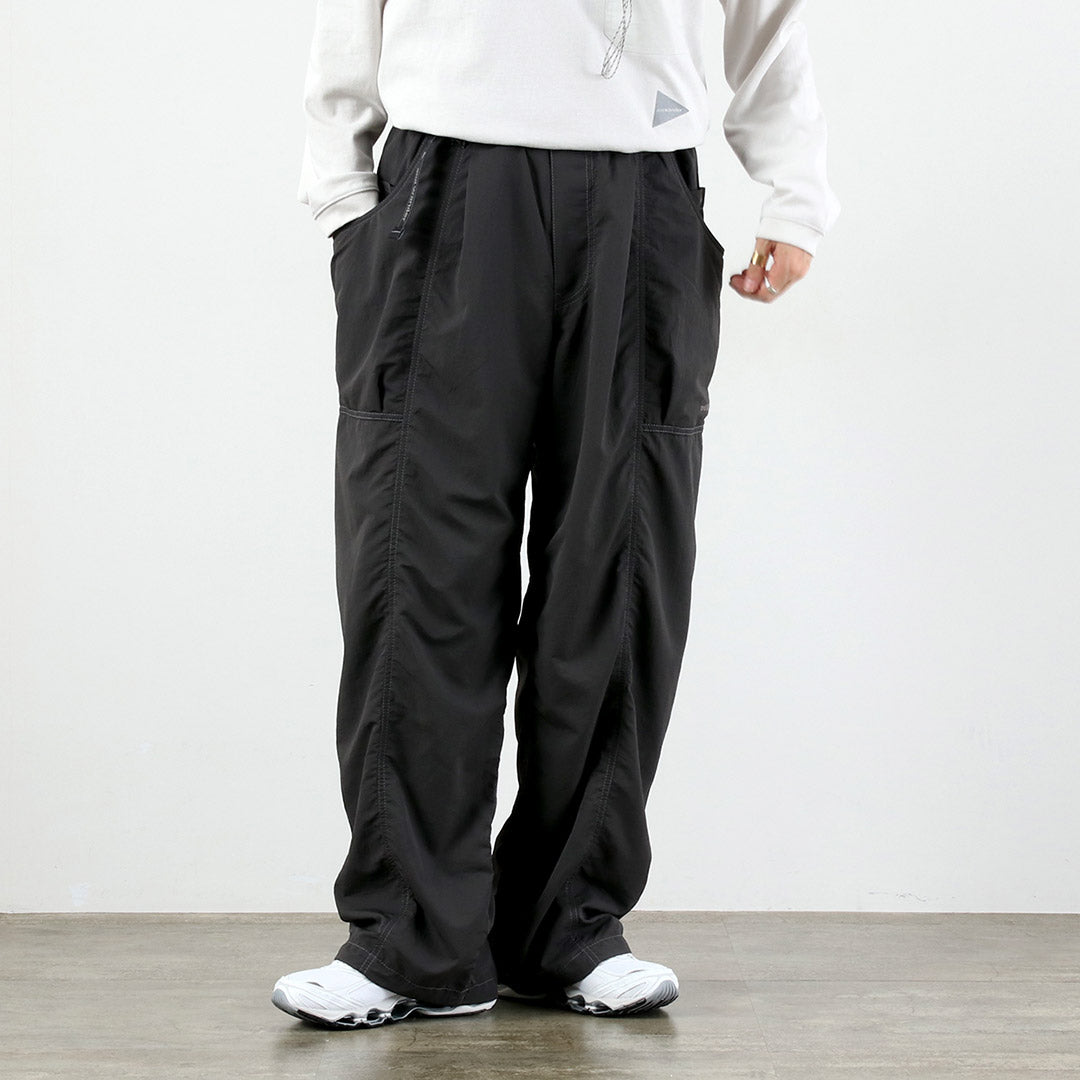 AND WANDER / Pantalon en nylon froissé