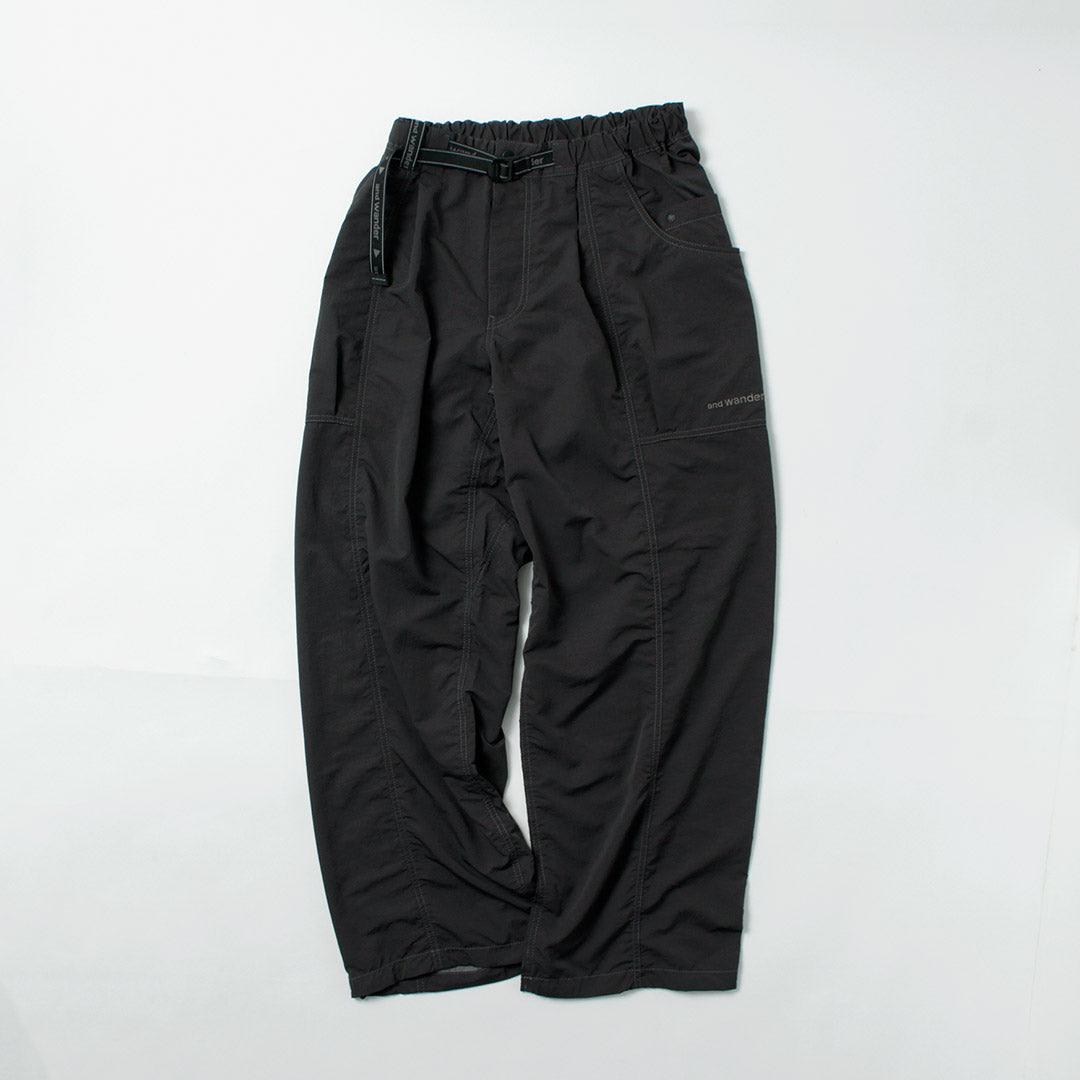 AND WANDER / Pantalon en nylon froissé