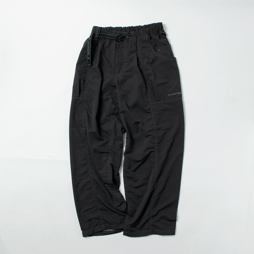 AND WANDER / Pantalon en nylon froissé