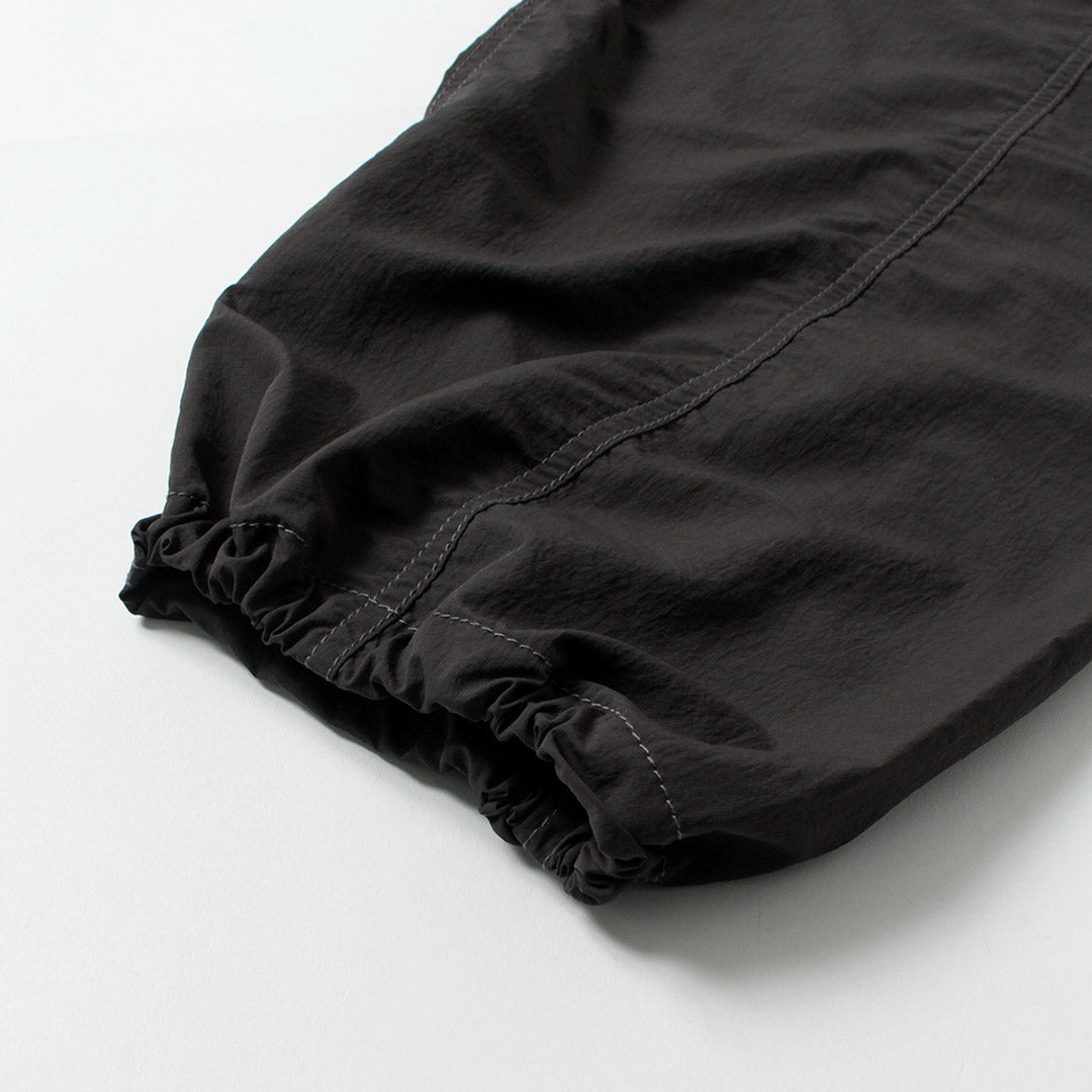 AND WANDER / Pantalon en nylon froissé