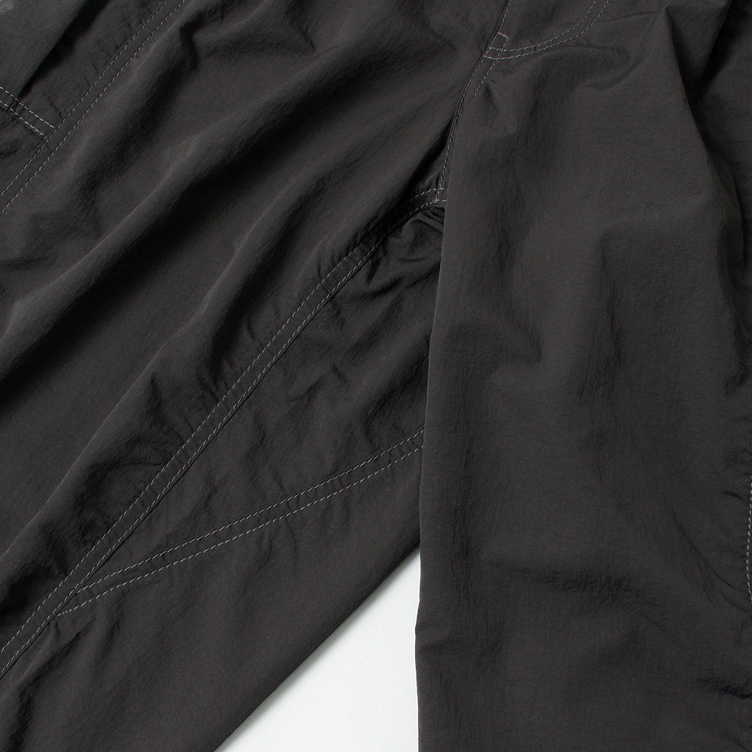 AND WANDER / Pantalon en nylon froissé