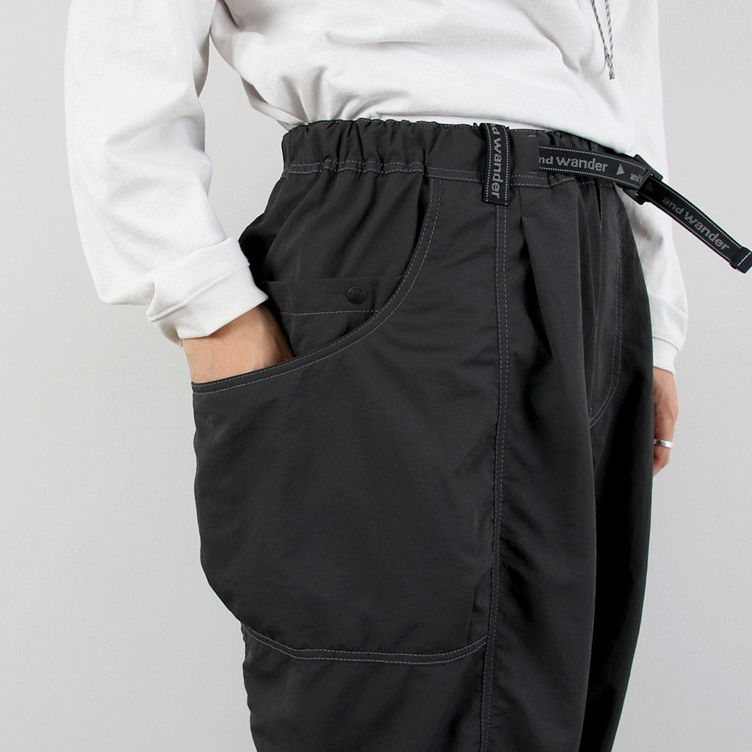 AND WANDER / Pantalon en nylon froissé