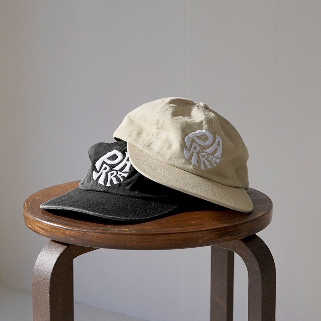 BY PARRA / 1976 Gorra de 6 paneles con logotipo