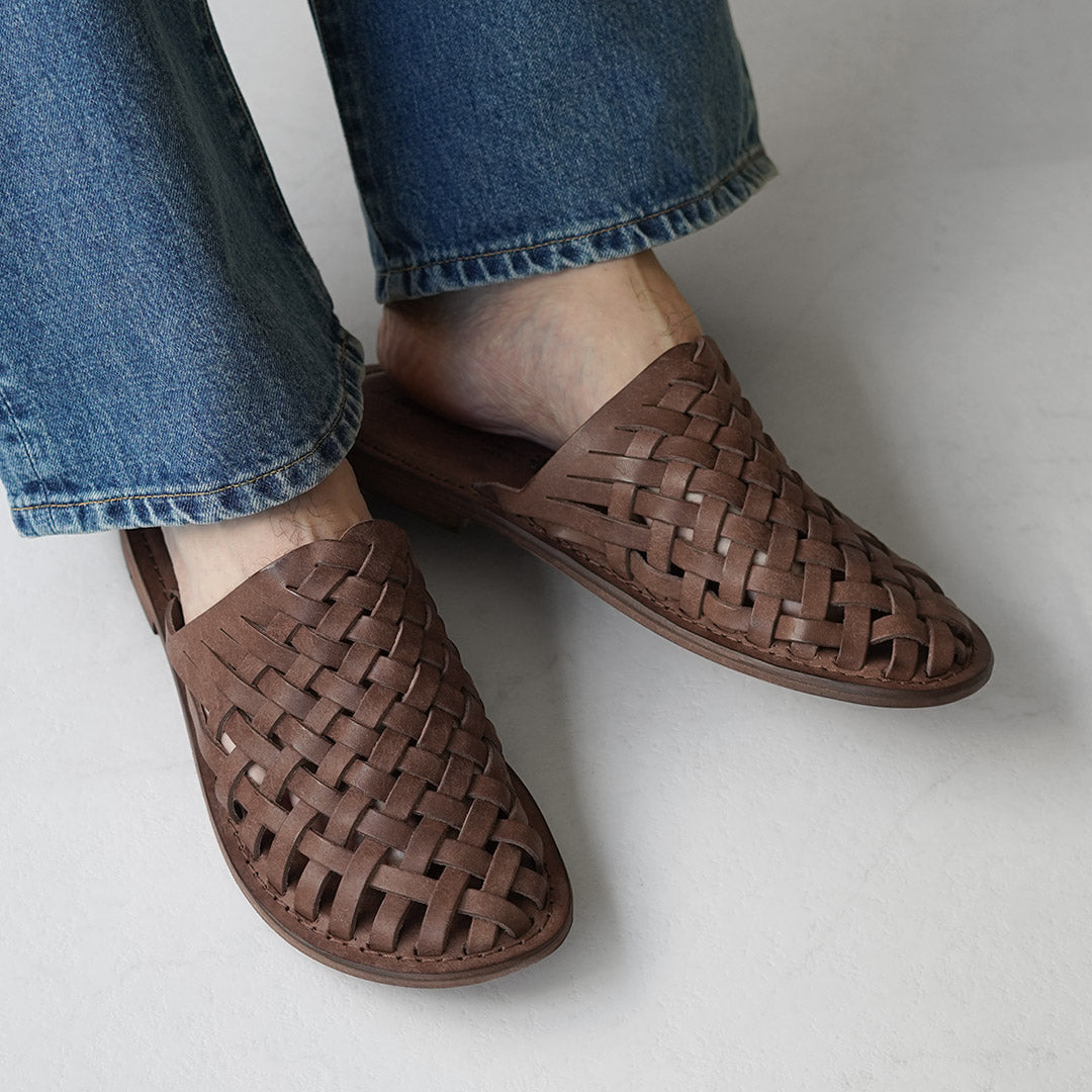 L'ANGOLO DEL CUOIO / Sandalias de piel tejida