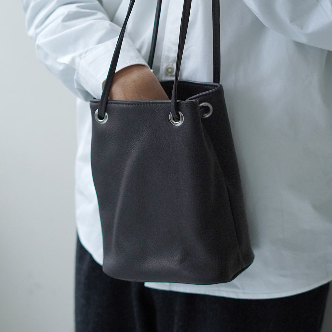 MR.OLIVE / IMPERMA-LEATHER 2 向小圆筒包
