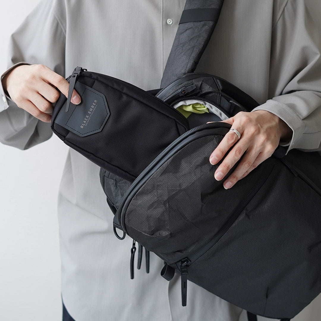 BLACK EMBER / Tech Kit Slingback Body Bag Bolso de hombro