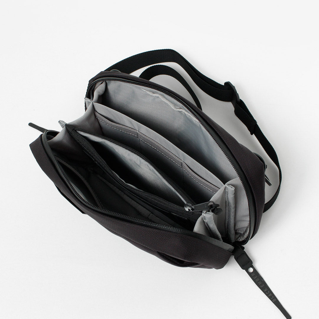 BLACK EMBER / Tech Kit Slingback Body Bag Bolso de hombro