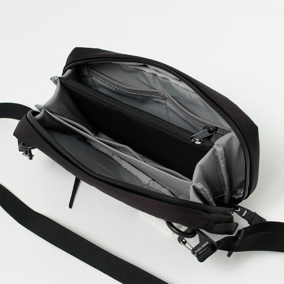 BLACK EMBER / Tech Kit Slingback Body Bag Bolso de hombro